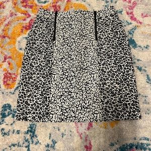 ANN TAYLOR Leopard Print Textured Jacquard Double
Zipper Pencil Skirt Size 0